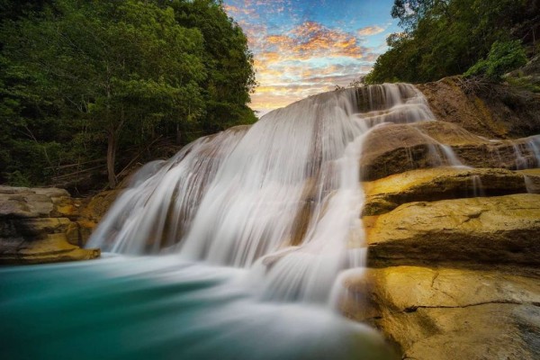9 Potret Eksotis Air Terjun Tanggedu, Keindahannya Nyegerin!
