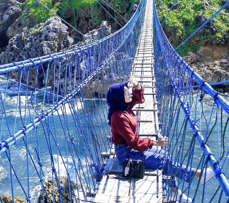 Pantai Nglambor Gunungkidul: Lokasi, Rute, Harga Tiket dan Tips