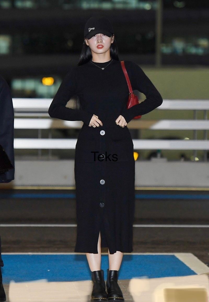 15 Referensi Padu Padan Black Outfit ala Momo Twice, Simpel Buat OOTD