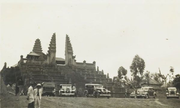 Kumpulan Potret Lawas Pura di Bali, Jepretan Turis Asing 