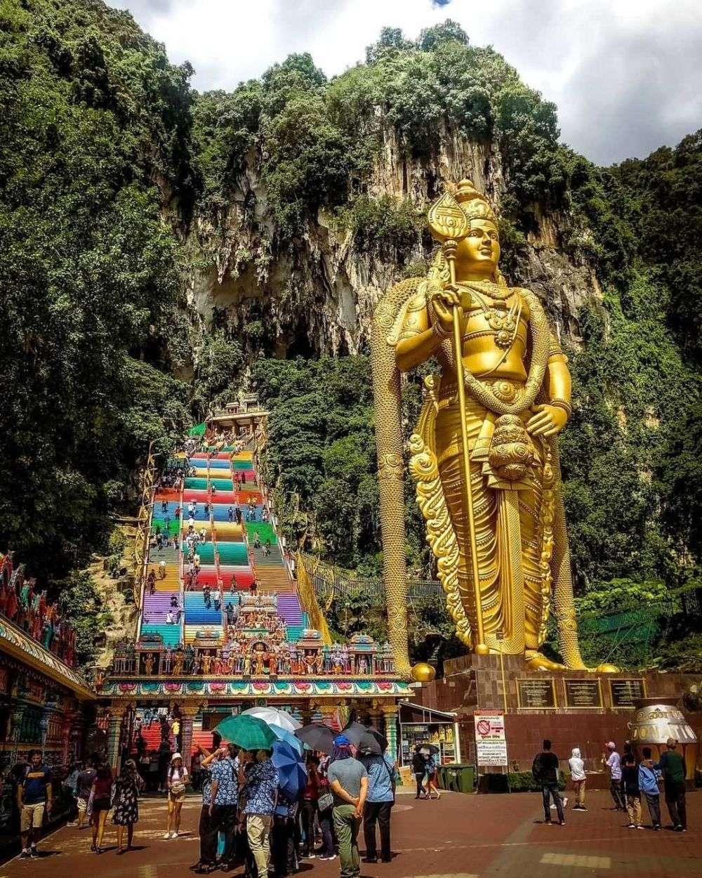 Potret Batu Caves Di Malaysia