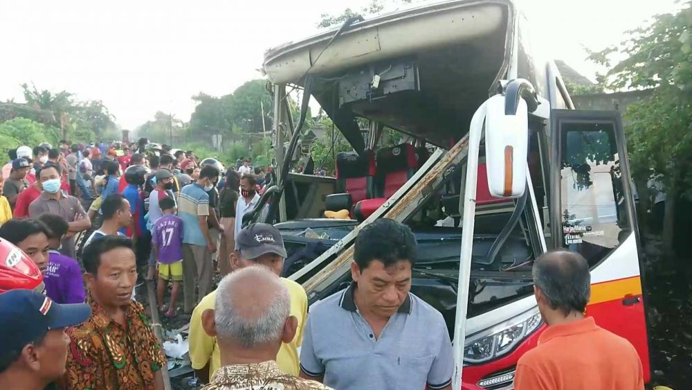 Kecelakaan Bus dan Kereta Api, Sopir Hanya Divonis 10 Bulan