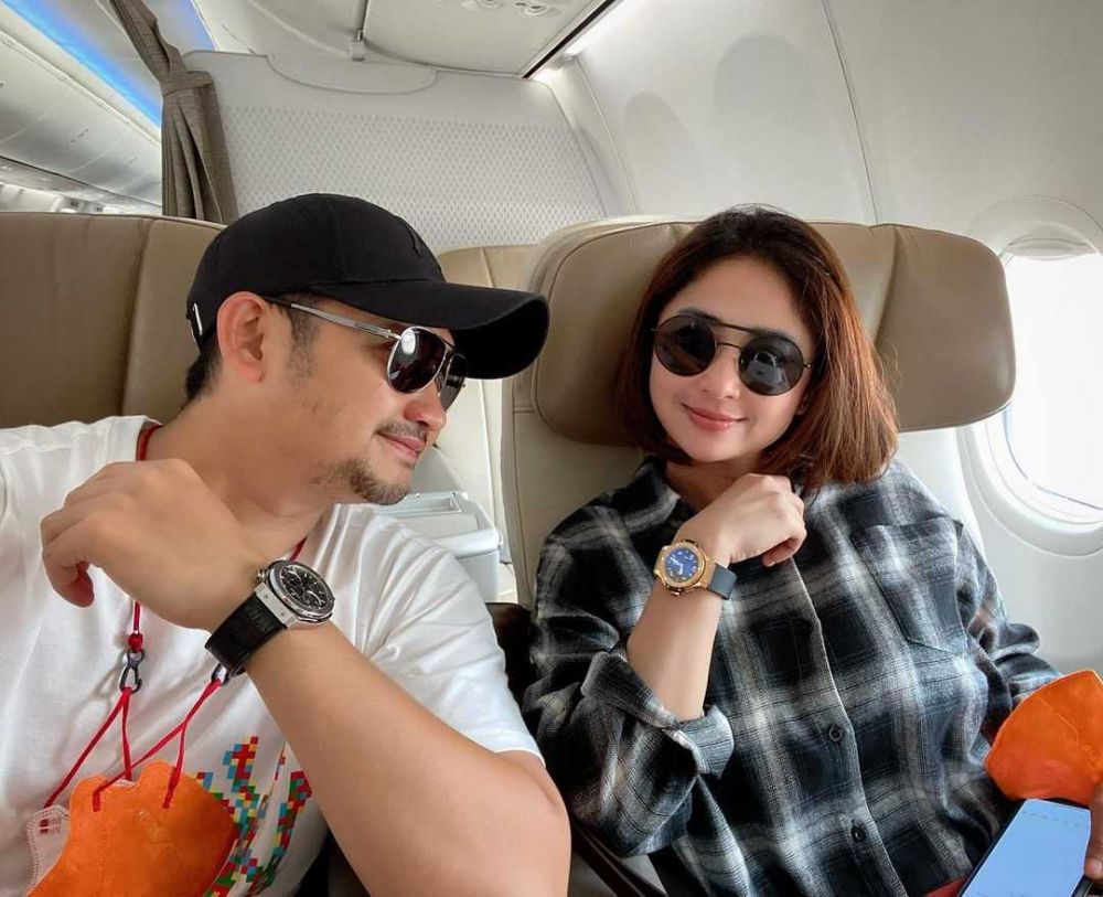 10 Potret Mesra Dewi Perssik dan Suami, Harmonis Bak Pengantin Baru