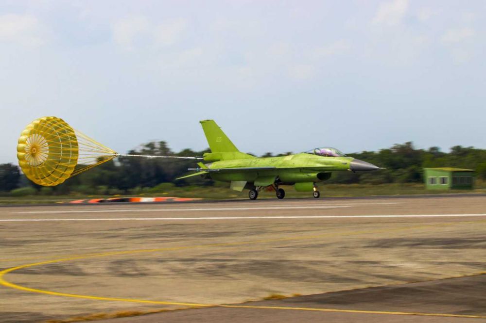 6 Jet Tempur F-16 A/B Rampung Diperbarui, Satu Segera Diuji Terbang