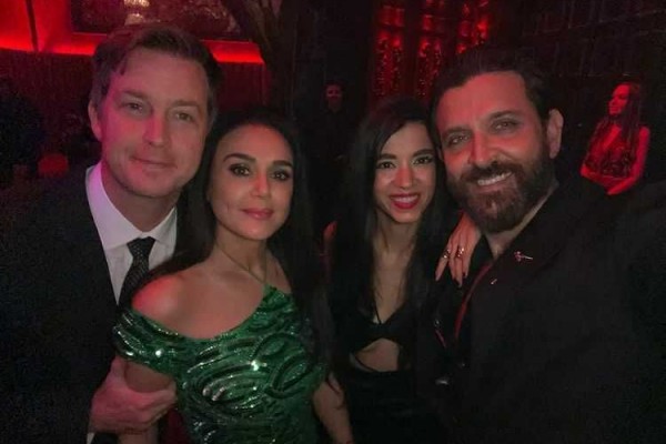 9 Potret Artis Bollywood di Pesta Ultah Karan Johar, Glamor!