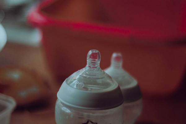 5 Tanda Orangtua Salah Pilih Produk Susu Formula untuk Anak, Bahaya!