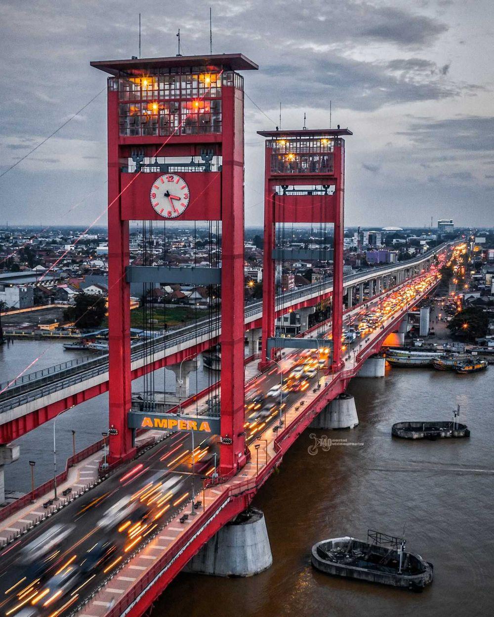 9 Potret Jembatan Ampera, Mirip Golden Gate Bridge di USA