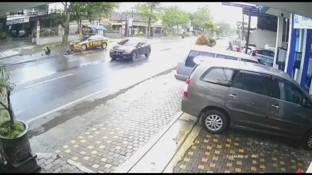 Video Mobil Patroli Polres Tulungagung Tabrak Motor Viral di Medsos