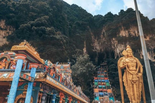 9 Potret Batu Caves, Gua Peribadatan yang Menakjubkan di Malaysia