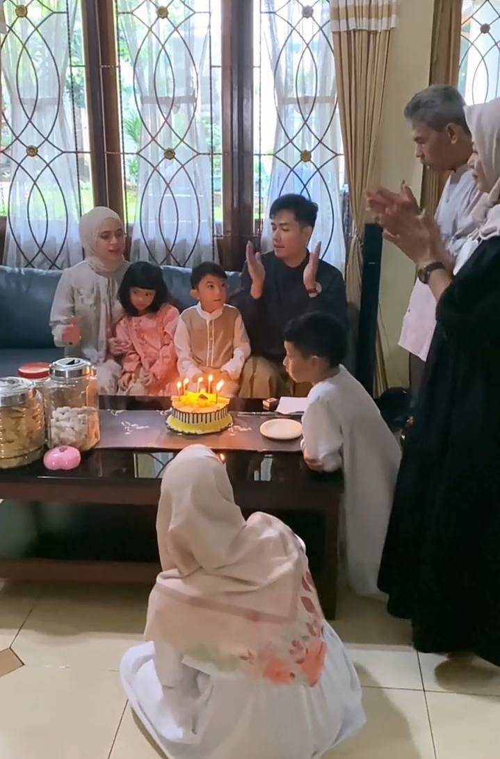 Bertepatan Hari Raya, 9 Momen Ulang Tahun Putra Nycta Gina