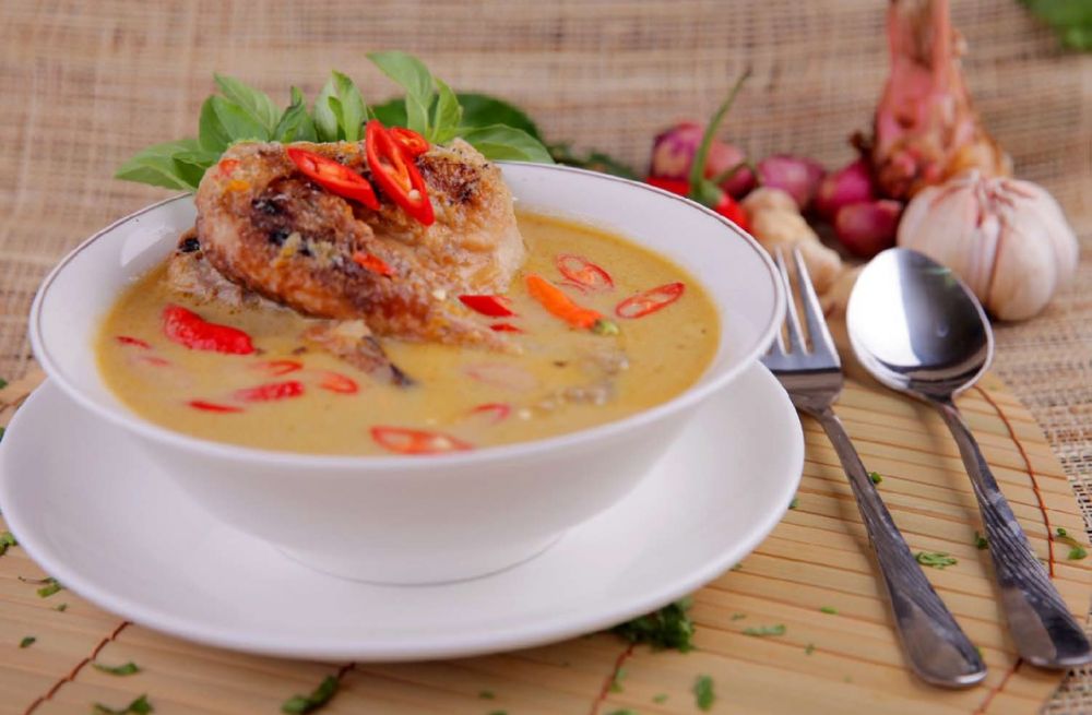 Nikmatnya Ayam Pedas Ratinem, Kuliner Legendaris Khas Banyuwangi