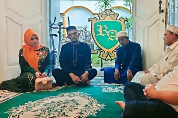 9 Momen Pengajian dan Tasyakuran Kehamilan Pertama Roro Fitria