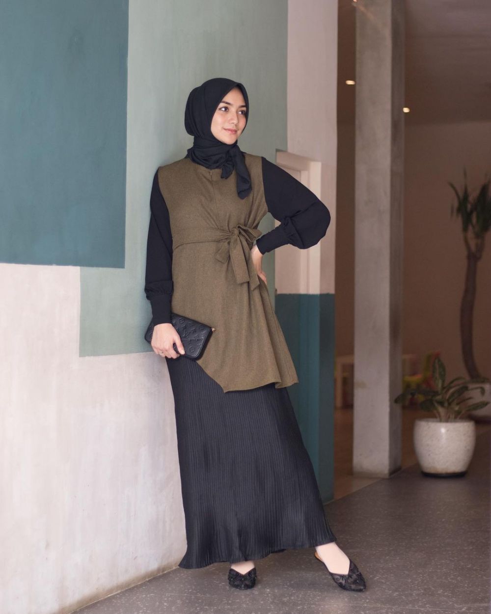 10 Inspirasi OOTD Kondangan ala Citra Kirana, Anggun dan Elegan 