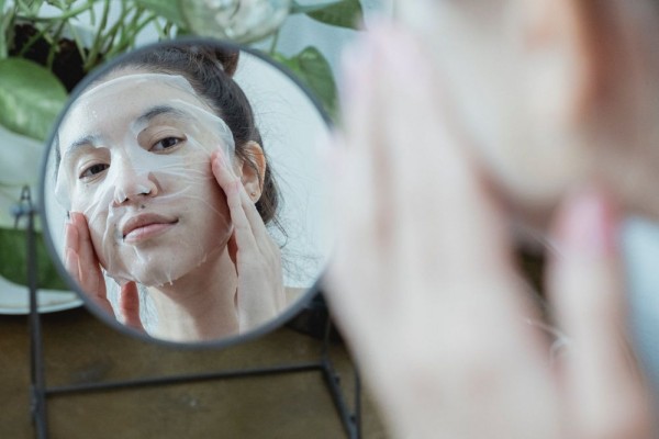 5 Rekomendasi Sleeping Mask Lokal, Harga Mulai Rp30 Ribuan!