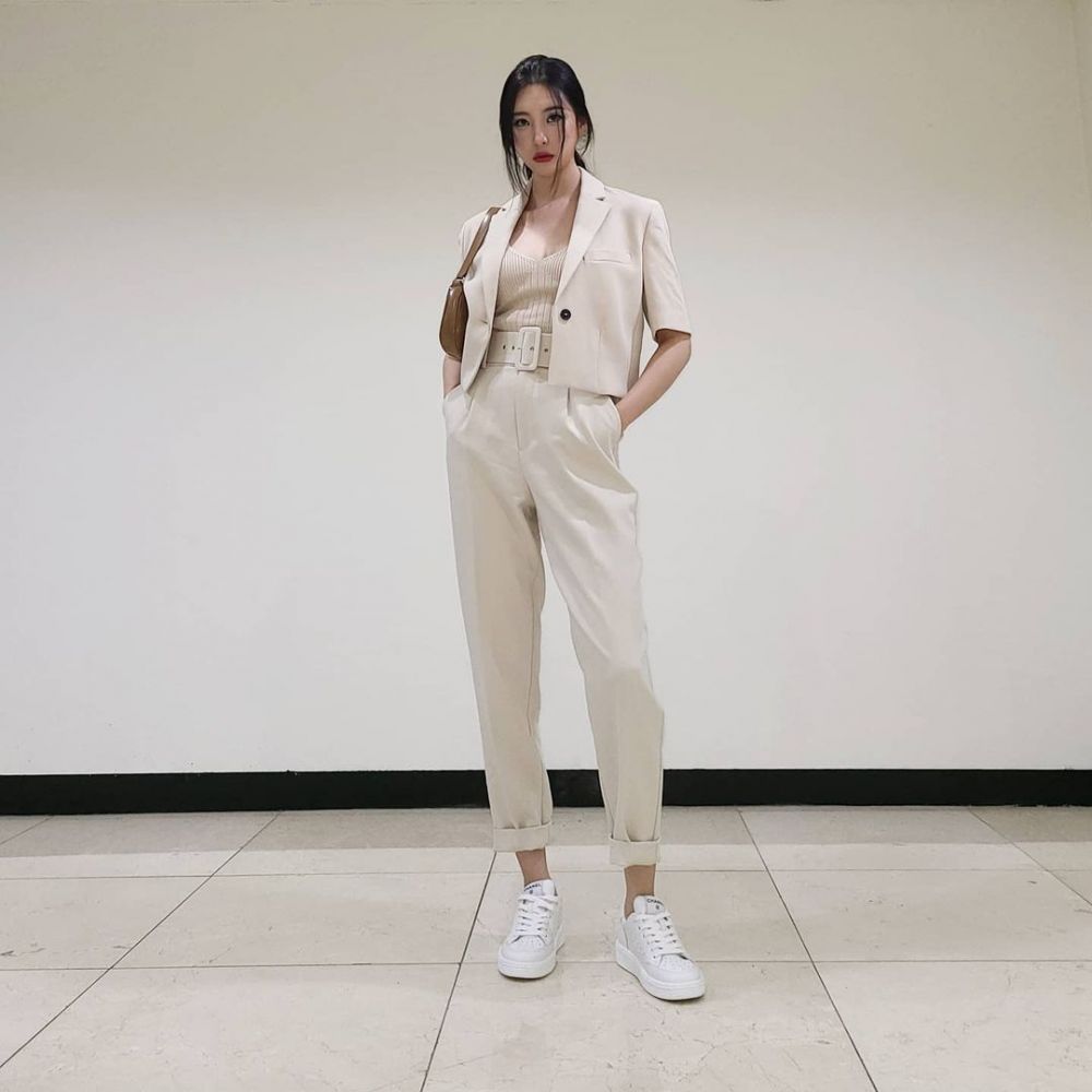 12 Inspirasi First Date Outfit ala Sunmi, Gorgeous and Classy!