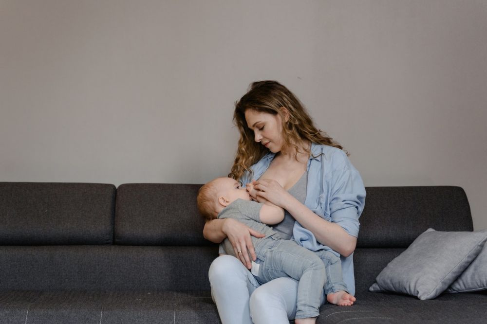5 Posisi Menyusui yang Bisa Dicoba oleh Ibu Baru