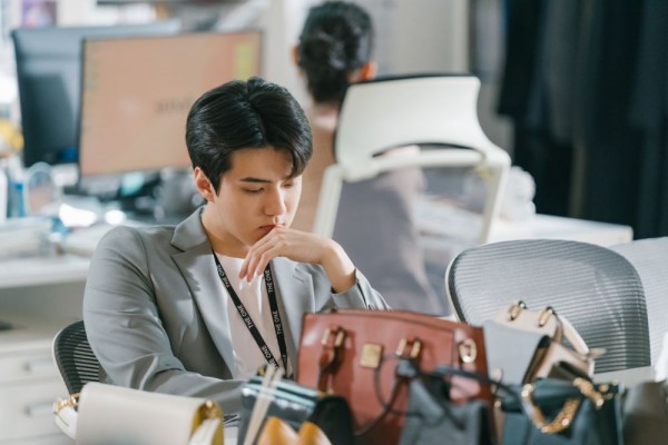 10 Potret Idol KPop Cowok Saat Main di Drama Korea, Ada V BTS!