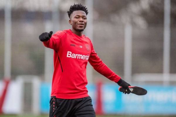 Edmond Tapsoba, Bek Bayer Leverkusen Asal Burkina Fasso