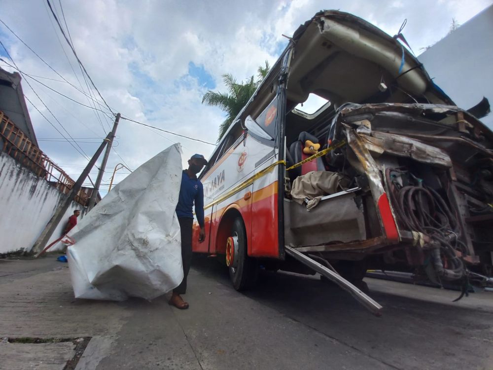 Laka Maut Bus Vs Kereta Api di Tulungagung, Sopir Dituntut Setahun