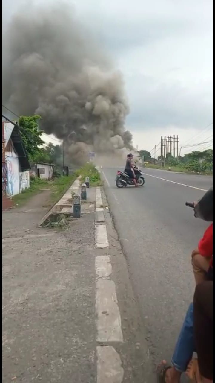 Asap Tebal dari Bawah Jembatan di Tulungagung Viral, Ini Faktanya! 