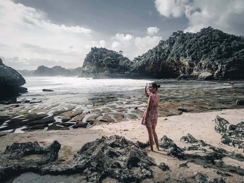 Potret Pantai Batu Bengkung Malang 