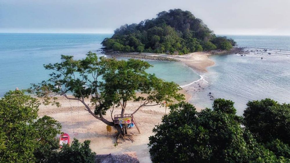 10 Potret Pulau Mengkudu Lampung yang Punya Pasir Timbul 