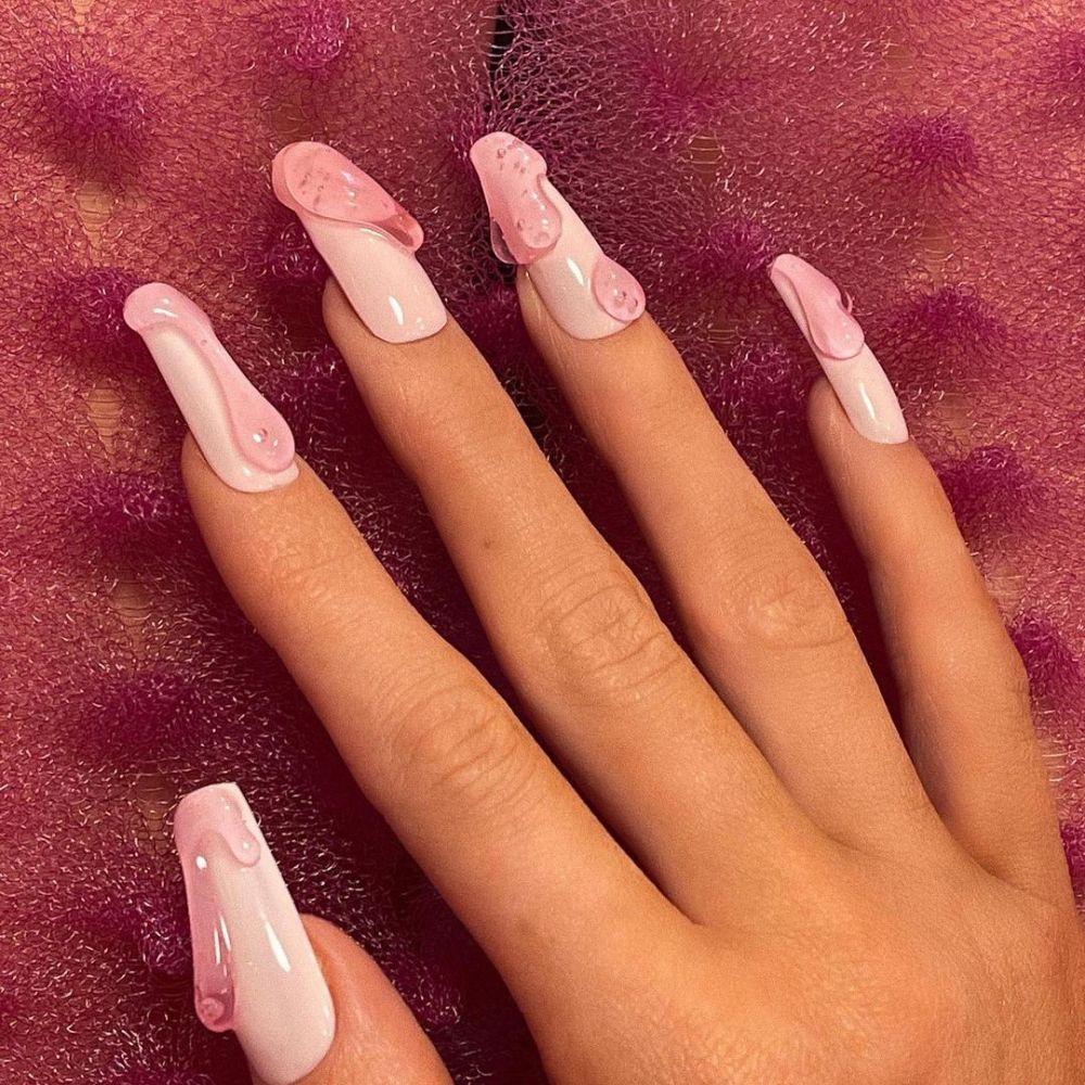 9 Ide Nail Art Ala Kylie Jenner Unik Dan Catchy Abis