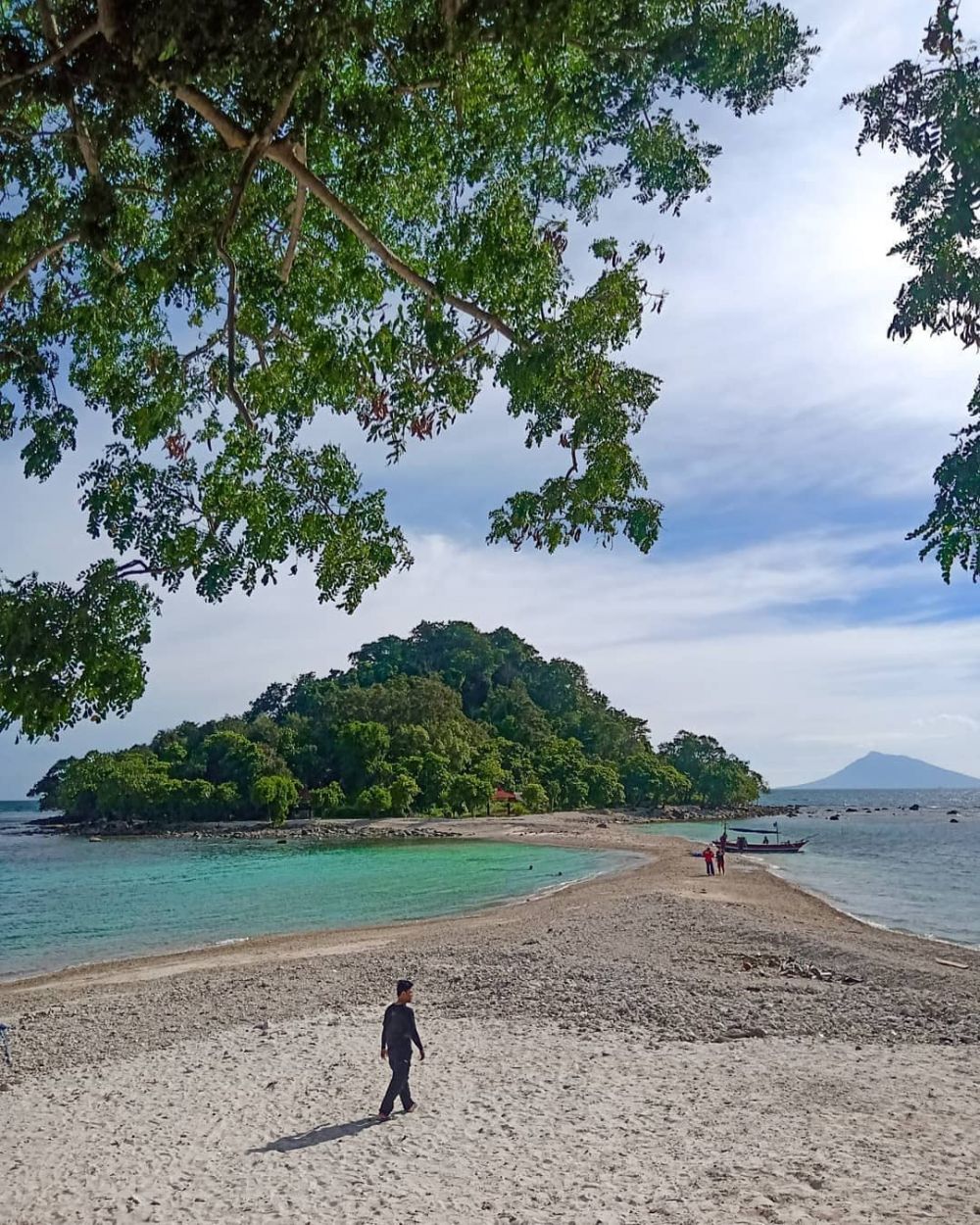 10 Potret Pulau Mengkudu Lampung yang Punya Pasir Timbul 