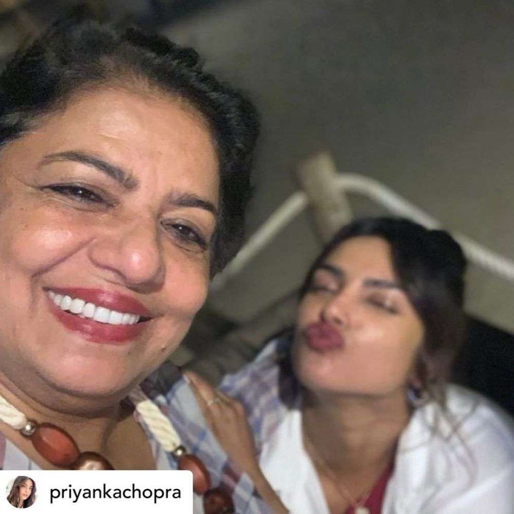 Potret Kedekatan Priyanka Chopra Dan Mama Berprofesi Dokter