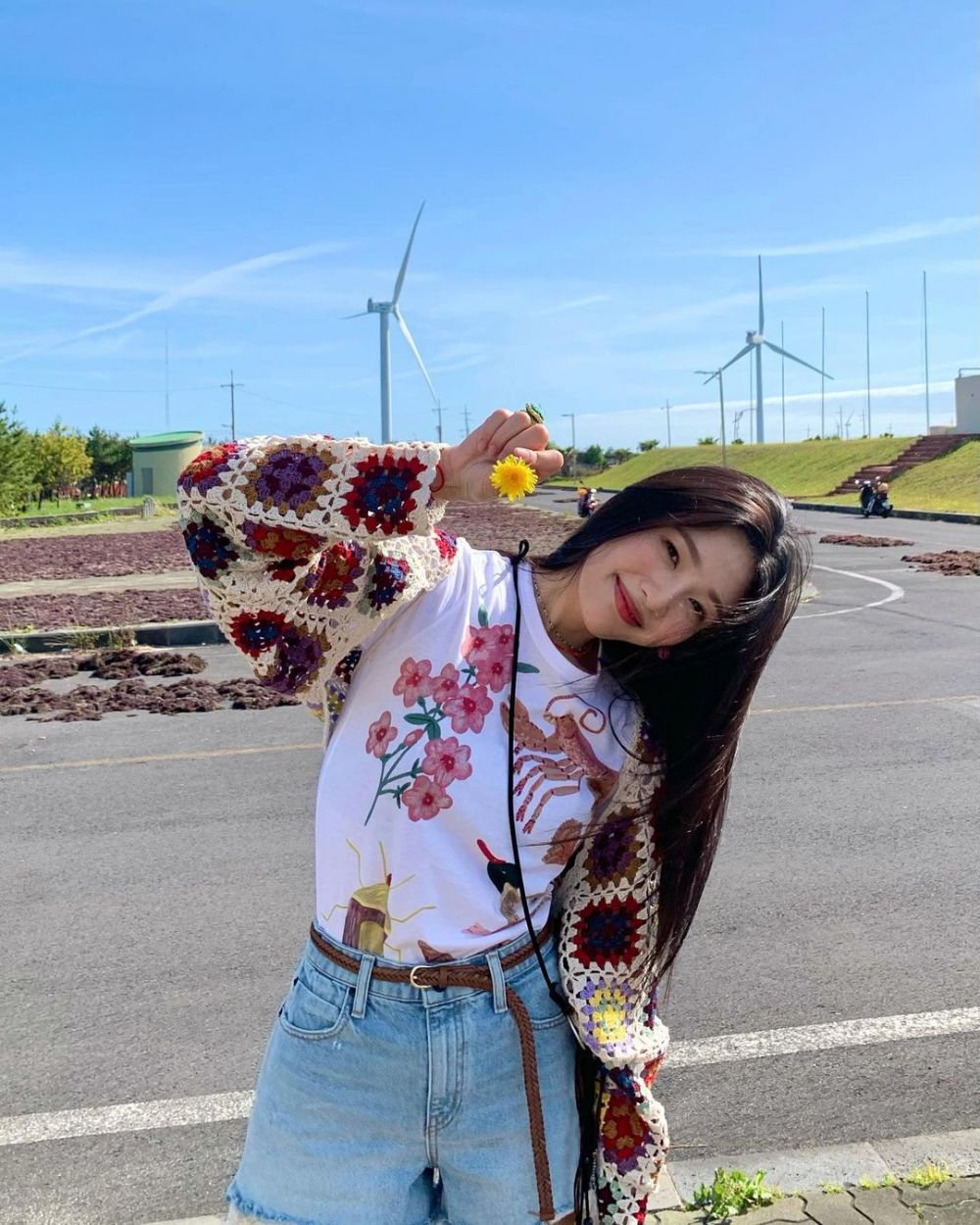 10 Inspirasi OOTD Warna Putih ala Joy Red Velvet, Bikin Terlihat Fresh