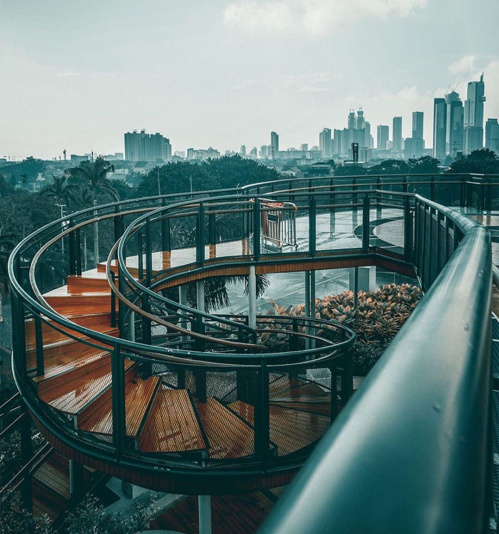 10 Potret Skywalk Senayan Park Wisata Jakarta Cityview