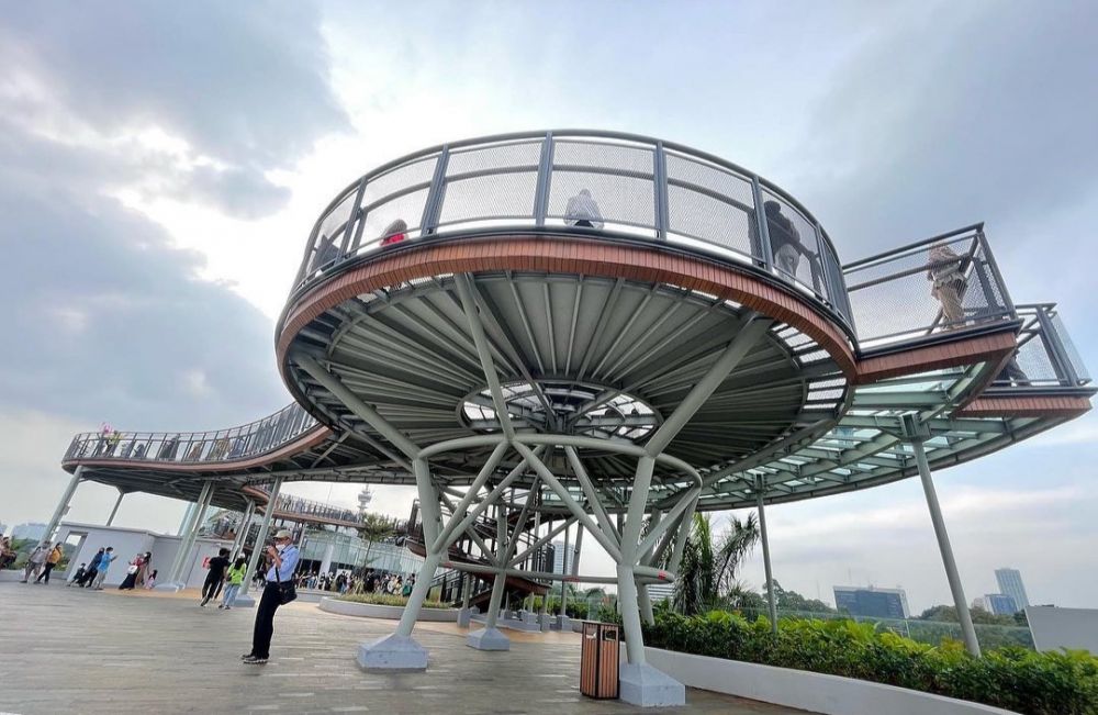 10 Potret Skywalk Senayan Park Wisata Jakarta Cityview