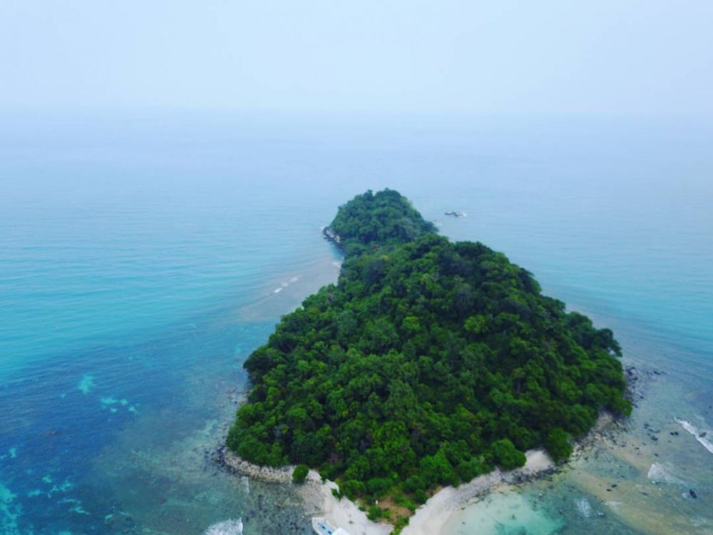 10 Potret Pulau Mengkudu Lampung yang Punya Pasir Timbul 