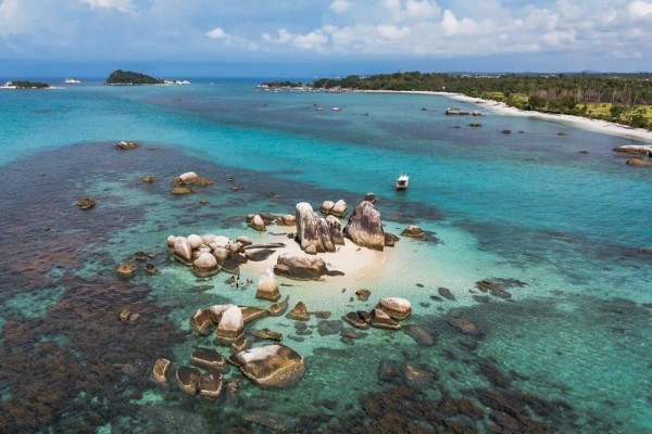 10 Potret Pulau Batu Berlayar di Belitung, Hidden Paradise yang Indah