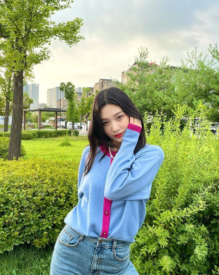 9 Mix and Match Jeans ala Joy Red Velvet! Cocok Buat Nongki Cantik 