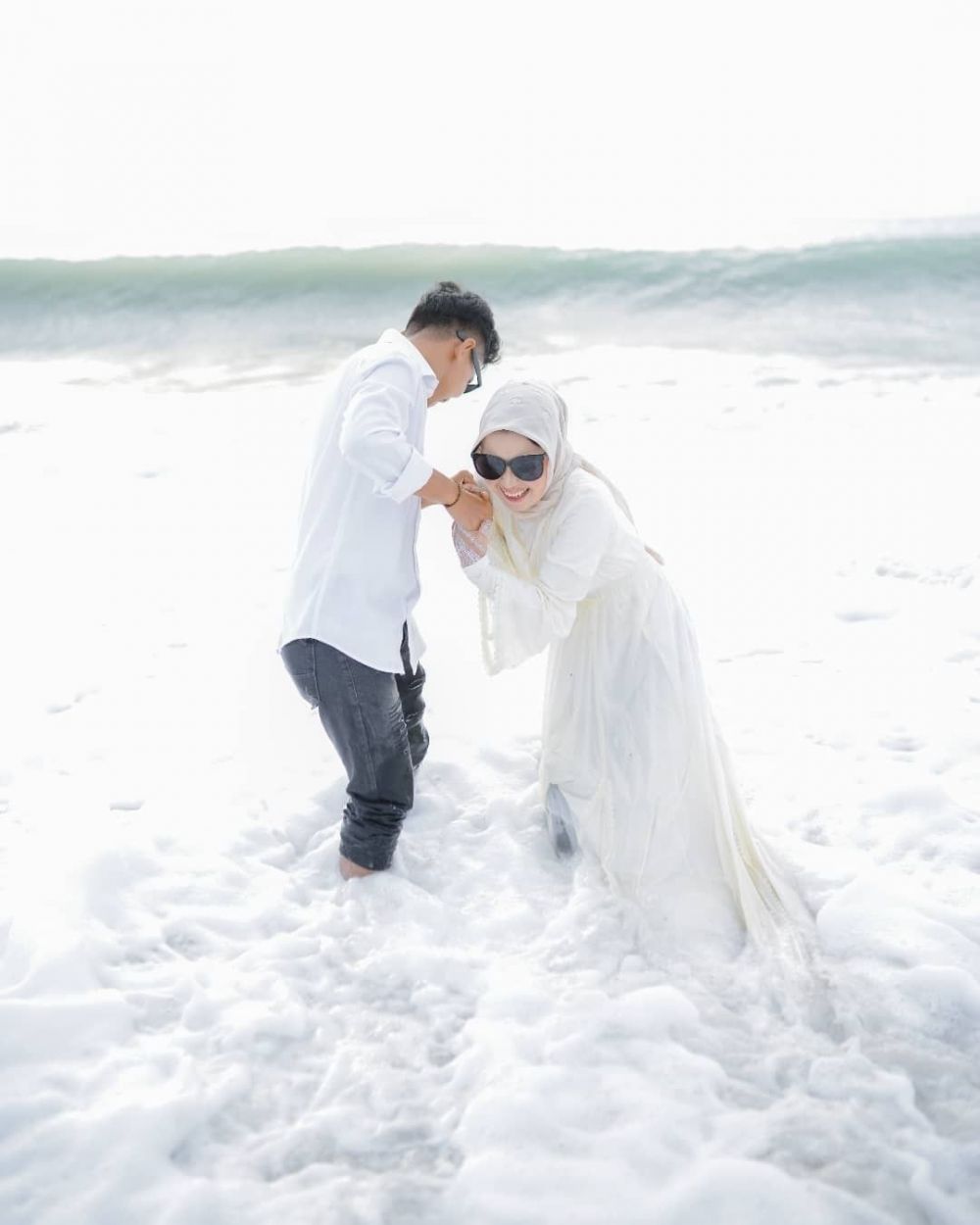 Ide Foto Prewedding Di Pantai Yang Keren Dan Estetik