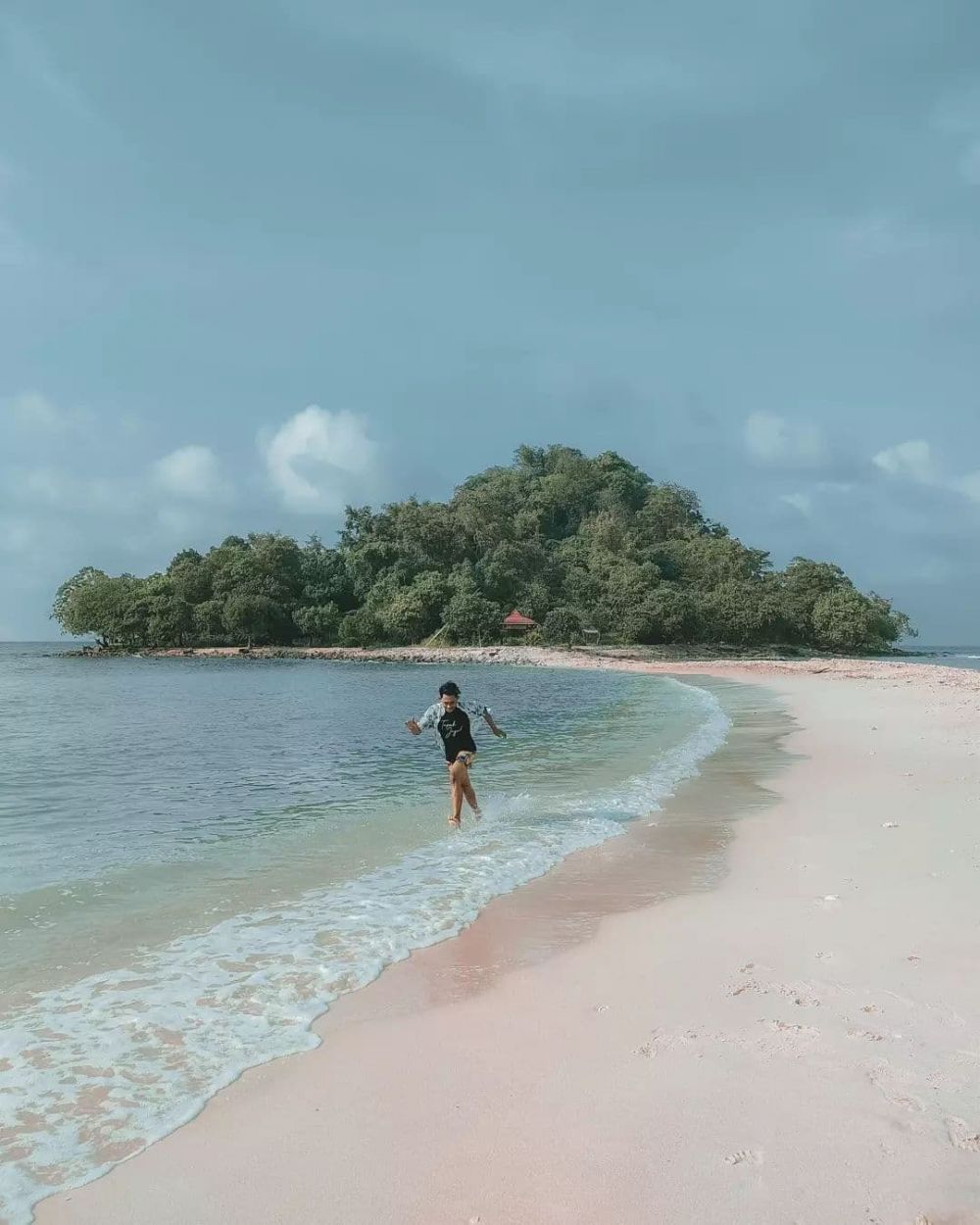 10 Potret Pulau Mengkudu Lampung yang Punya Pasir Timbul 