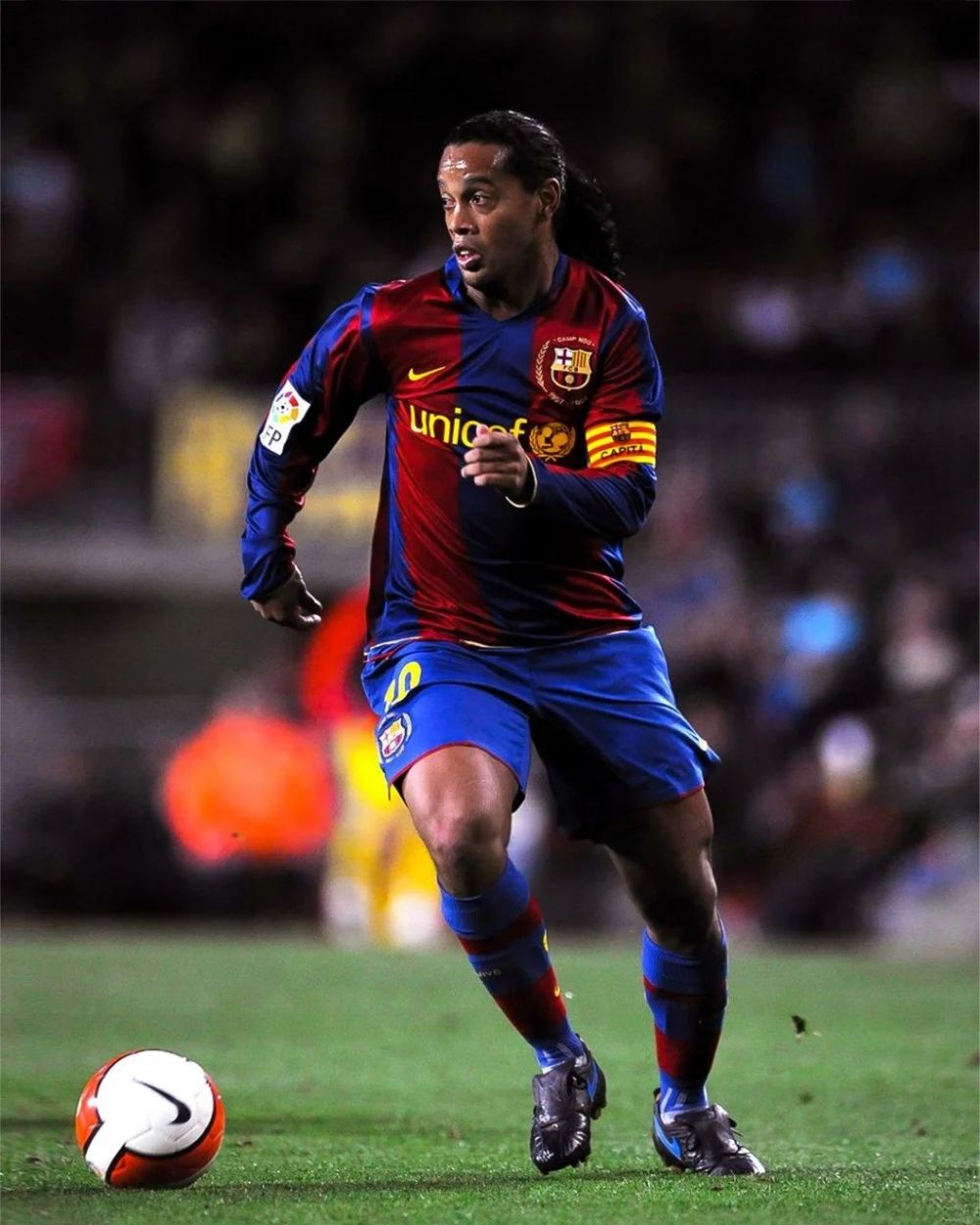 Main 30 Menit, Ronaldinho Pukau Penonton Stadion Kanjuruhan