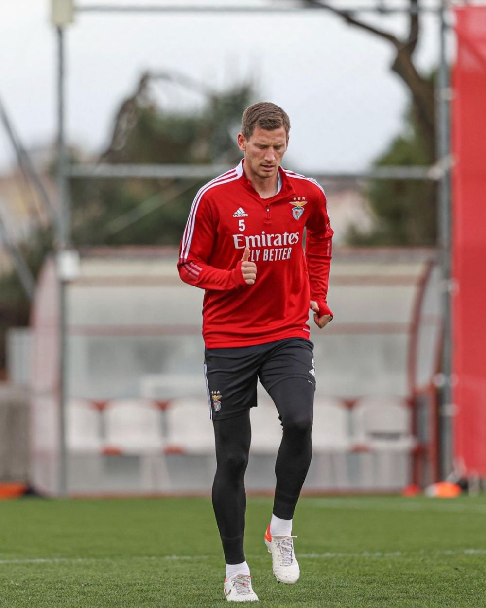 Benfica - Alma&Coração - PERFIL de JAN VERTONGHEN O defesa-central Jan  VERTONGHEN, de 33 anos, é reforço do Benfica. Internacional pela Bélgica,  formado no Ajax, chega à Luz depois de oito épocas