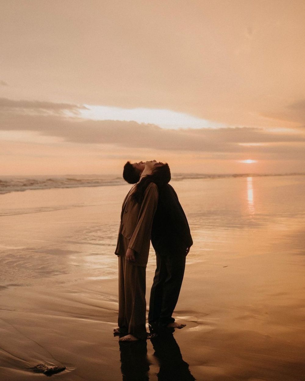 Ide Foto Prewedding Di Pantai Yang Keren Dan Estetik