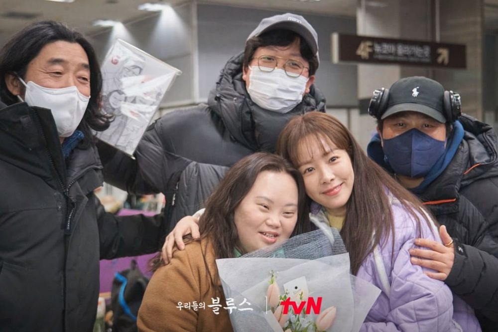 10 Potret Perpisahaan Pemain Drama Korea Our Blues