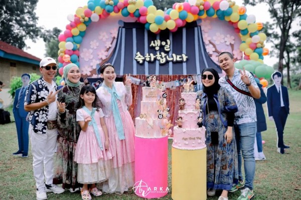 10 Potret Ayu Ting Ting Dapat Kejutan Ulang Tahun Lagi, Banyak Berkah!