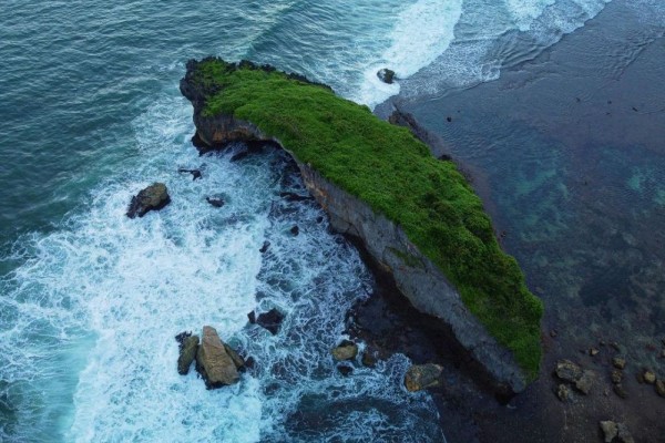 Pantai Ngandong Gunungkidul: Rute, Lokasi, Harga, dan Tips
