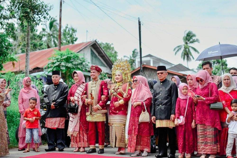 6 Fakta Pernikahan Di Minangkabau, Pakai Adat Yang Kental