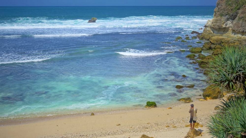 10 Pesona Menakjubkan Pantai Nampu, Hidden Paradise di Wonogiri
