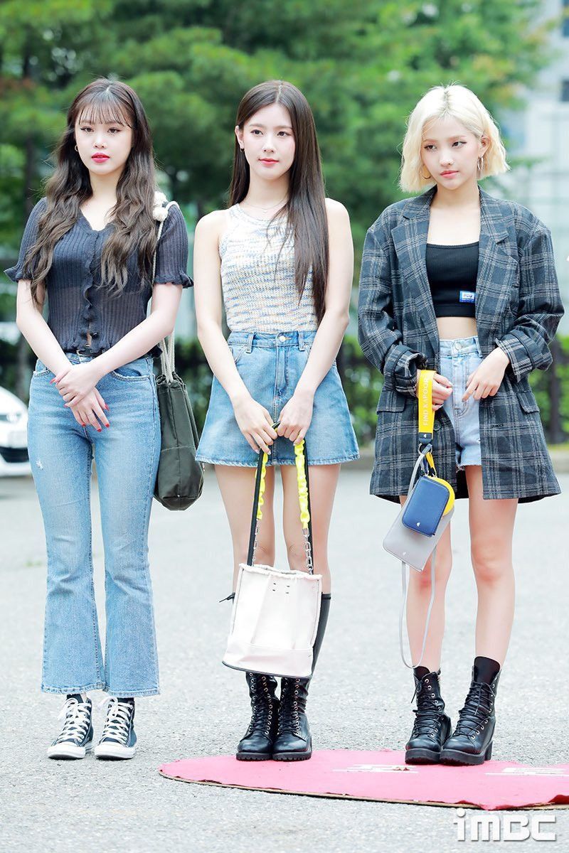 13 Inspirasi Outfit Mini Skirt Jeans ala Member (G)I-DLE, Super Catchy