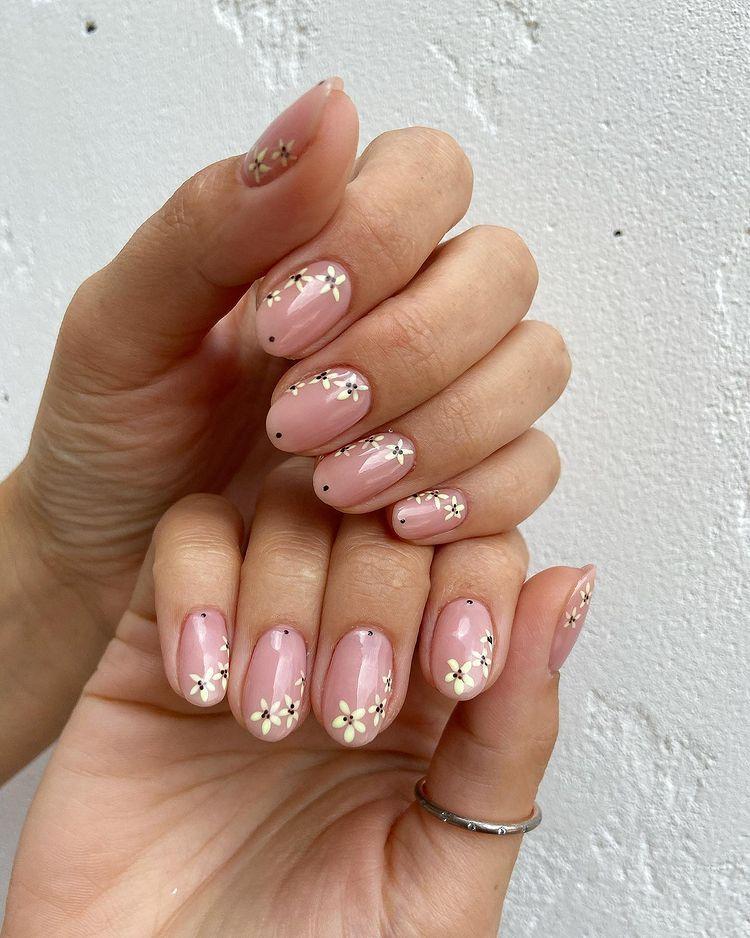 25 Inspirasi Summer Nail Art 2022 dengan Desain Unik dan Cute Abis!