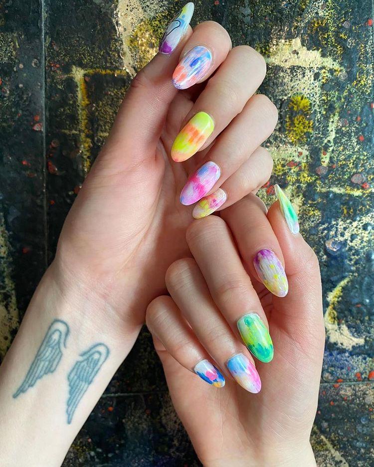 25 Inspirasi Summer Nail Art 2022 dengan Desain Unik dan Cute Abis!