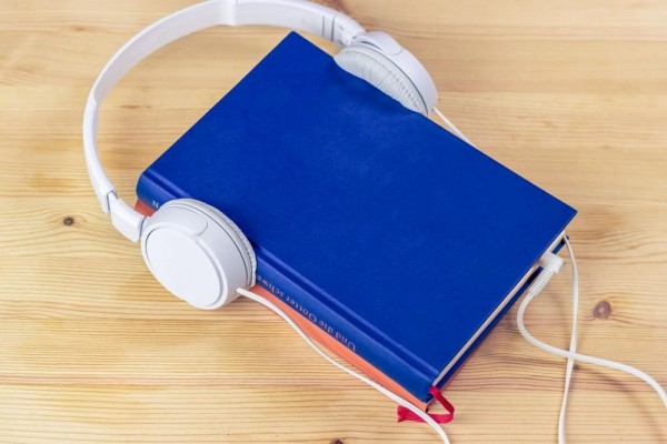 Tips Mendengarkan Audiobook agar Tetap Asyik dan Gak Bikin Bosan