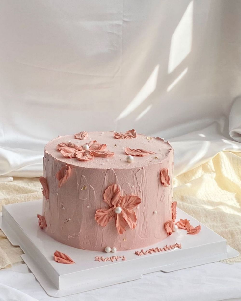 10 Inspirasi Desain Kue Minimalis untuk Momen Spesial